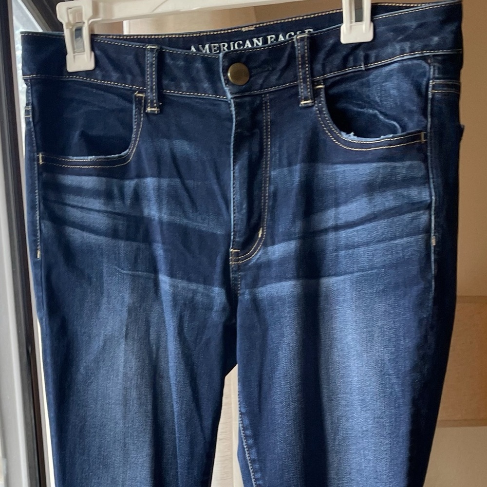 Dark wash American Eagle skinny jeans